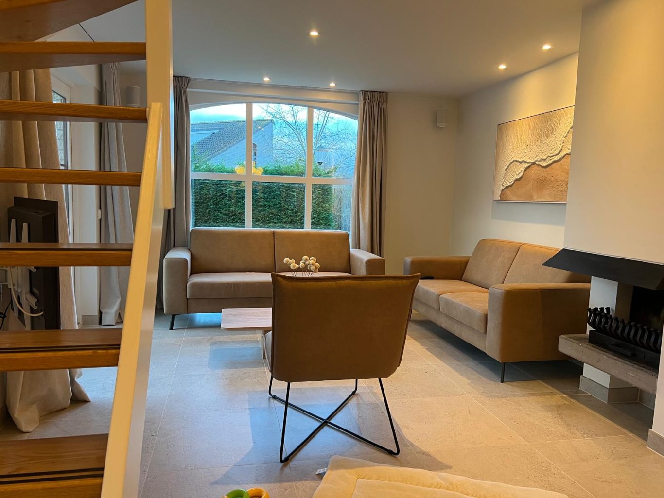 Lichte rustige woonkamer vakantiehuis Texel bij De Krim